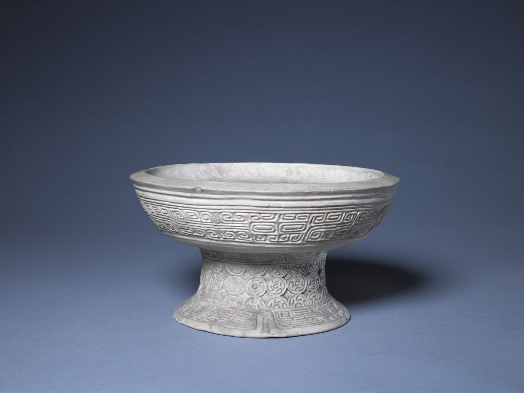 图片[1]-White pottery carved beans-China Archive